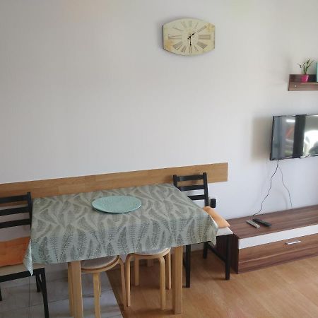 Apartments Booky Новаля Екстериор снимка
