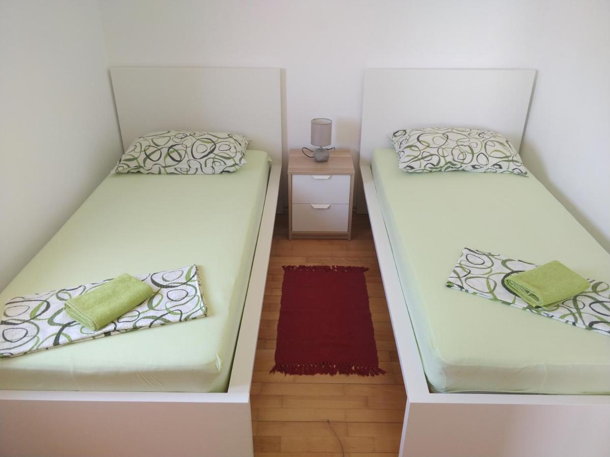 Apartments Booky Новаля Екстериор снимка