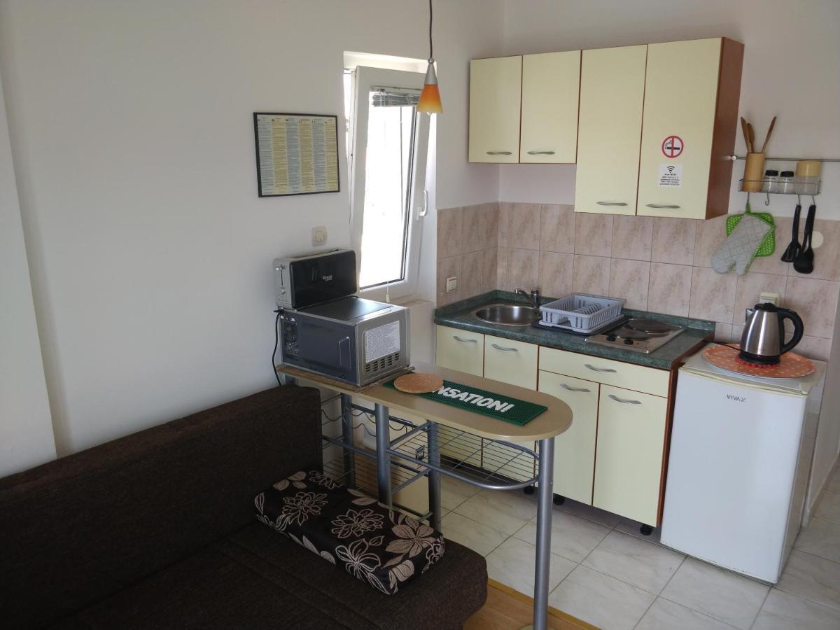 Apartments Booky Новаля Екстериор снимка