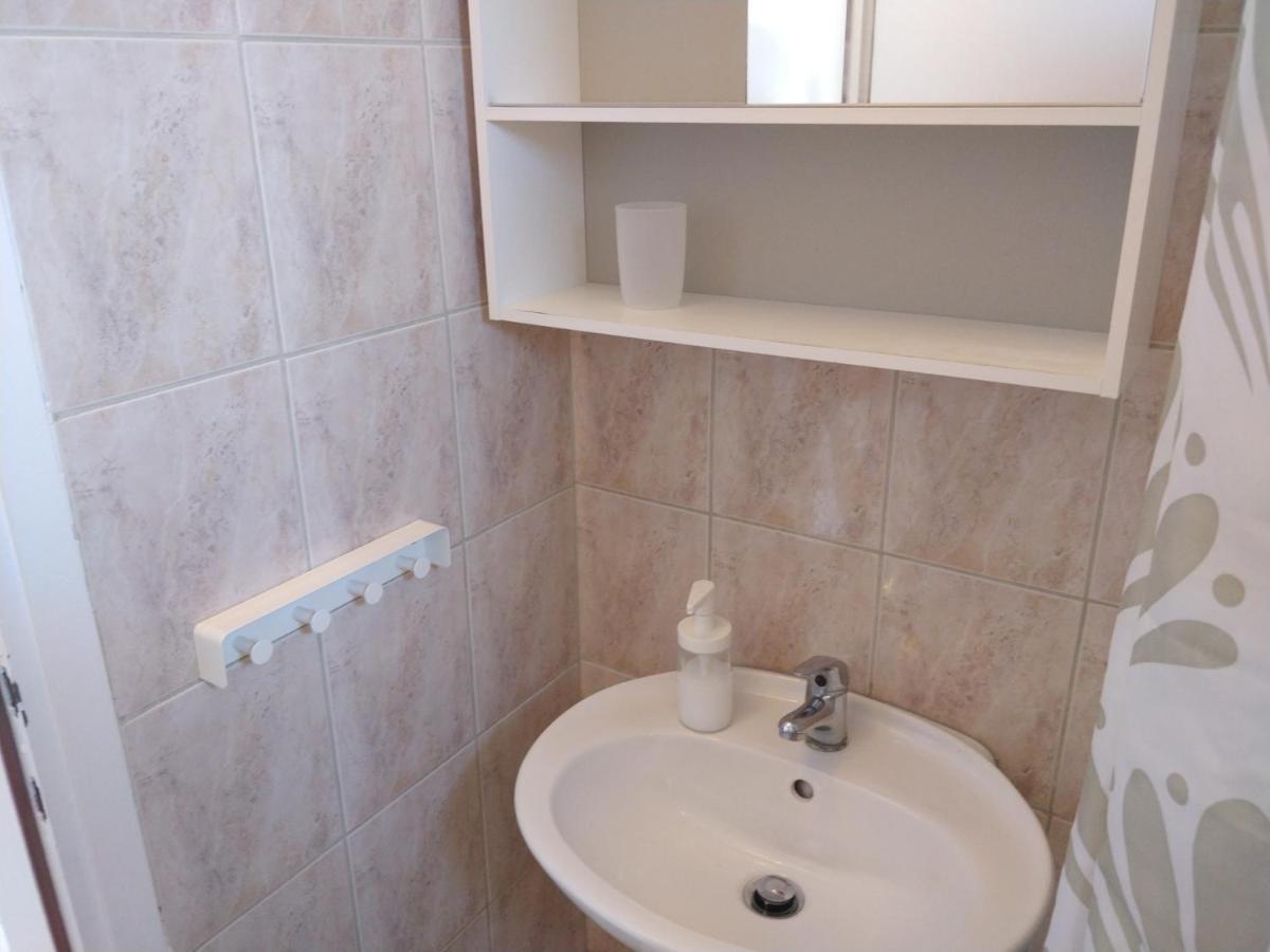 Apartments Booky Новаля Екстериор снимка
