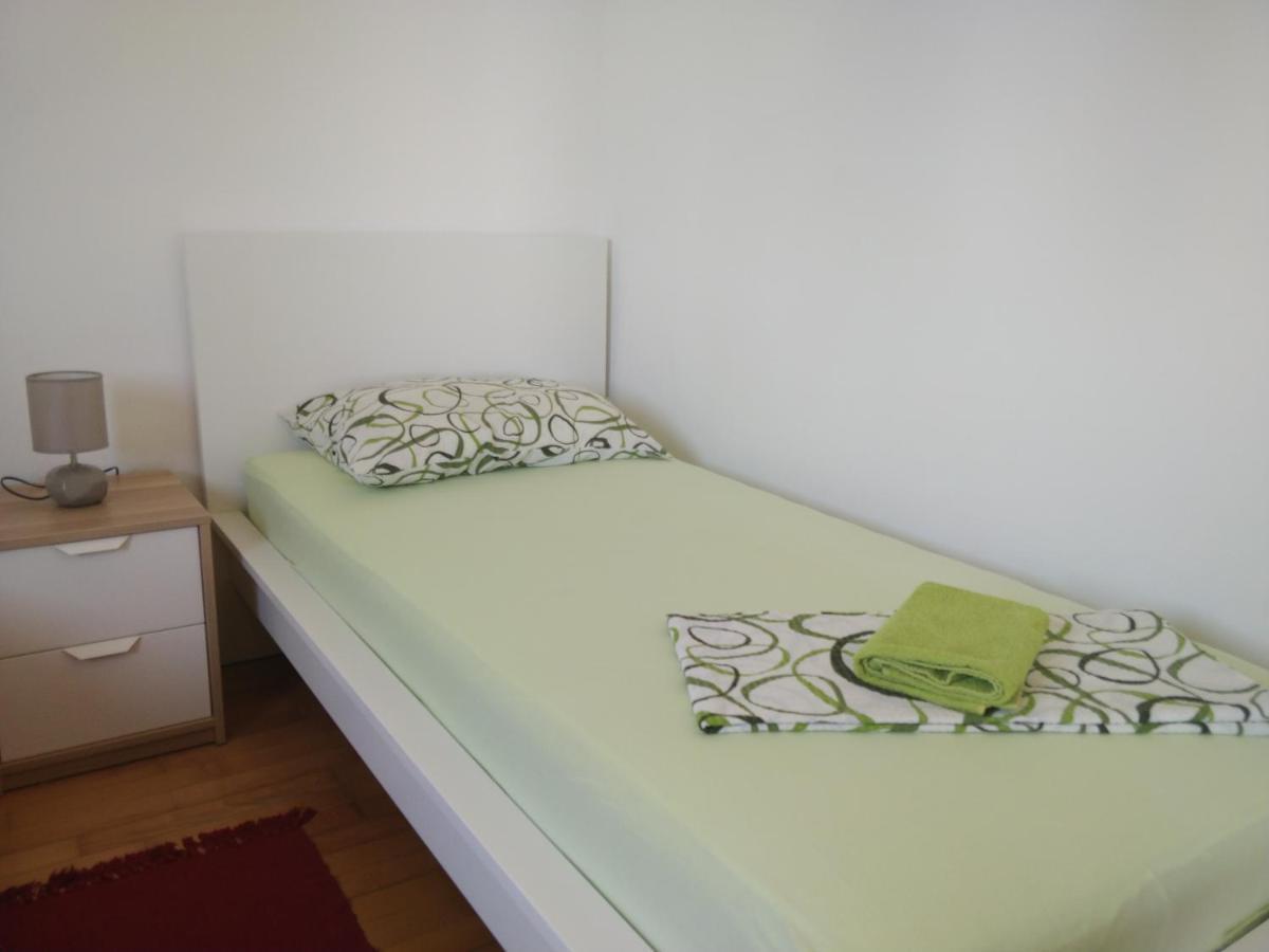 Apartments Booky Новаля Екстериор снимка