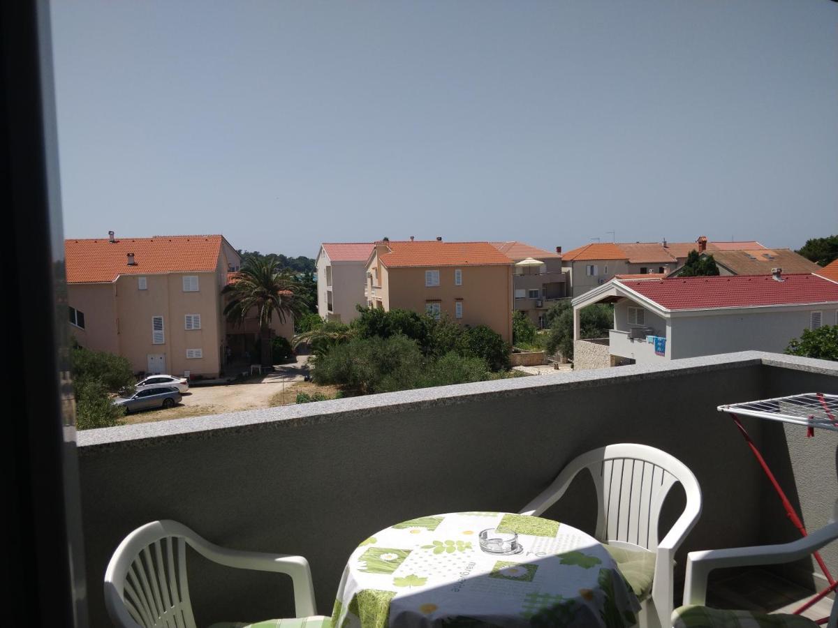Apartments Booky Новаля Екстериор снимка