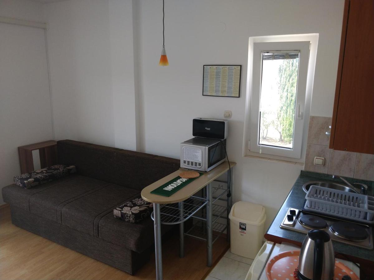 Apartments Booky Новаля Екстериор снимка