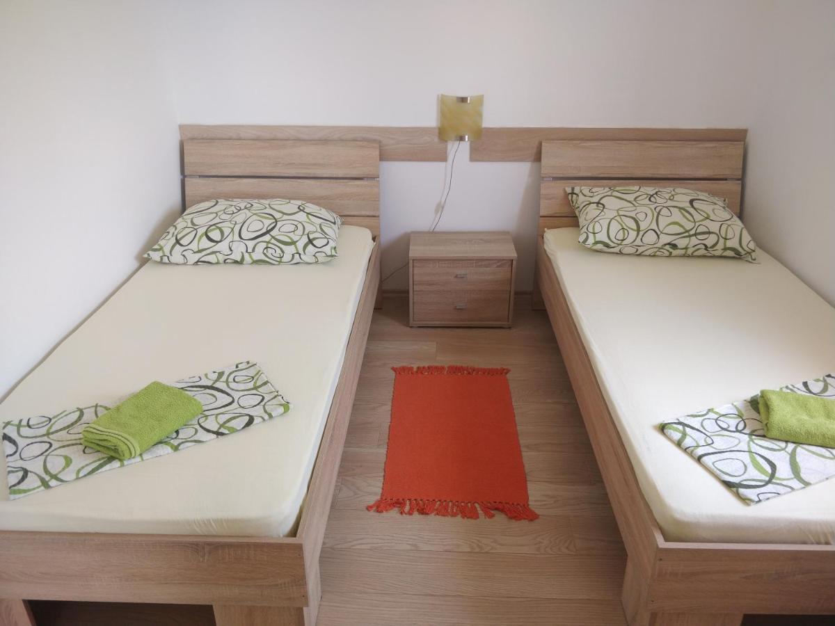 Apartments Booky Новаля Екстериор снимка