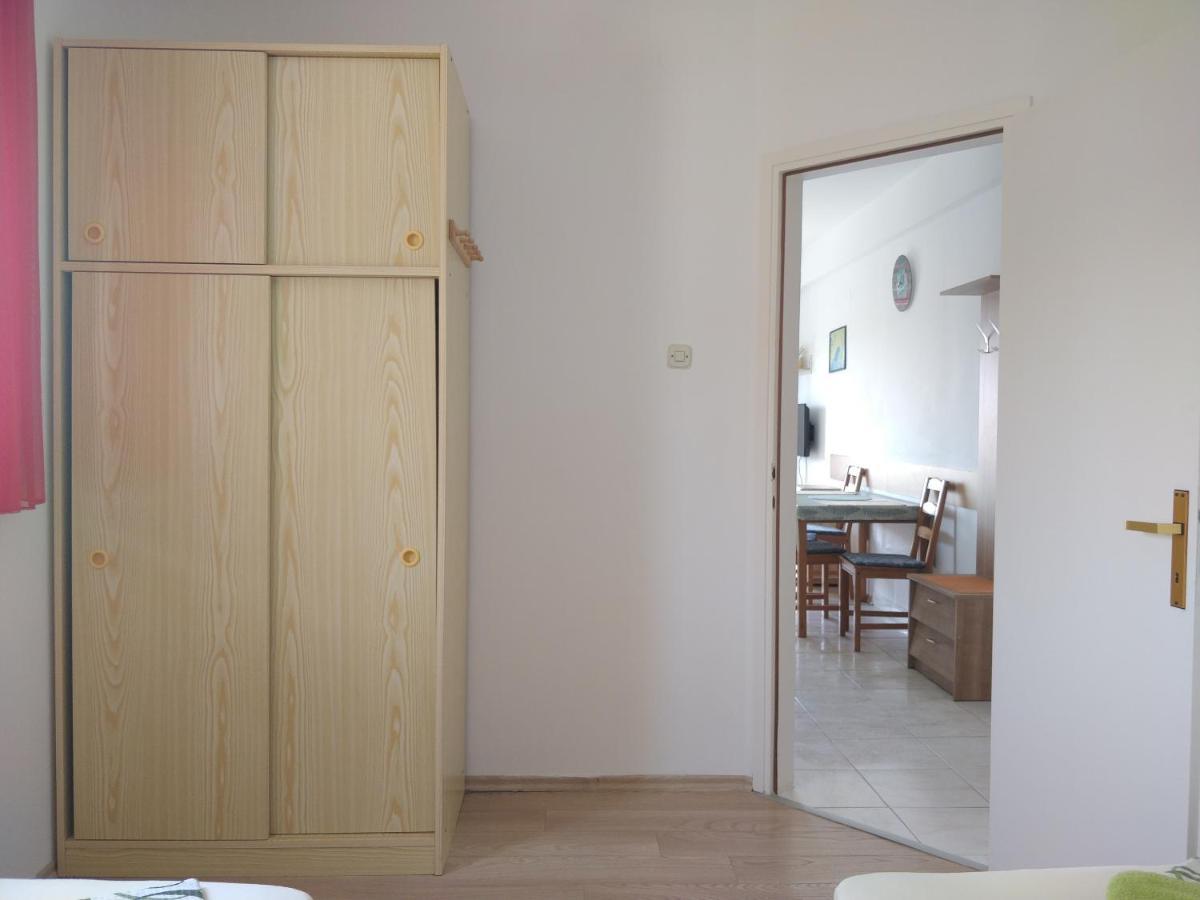 Apartments Booky Новаля Екстериор снимка