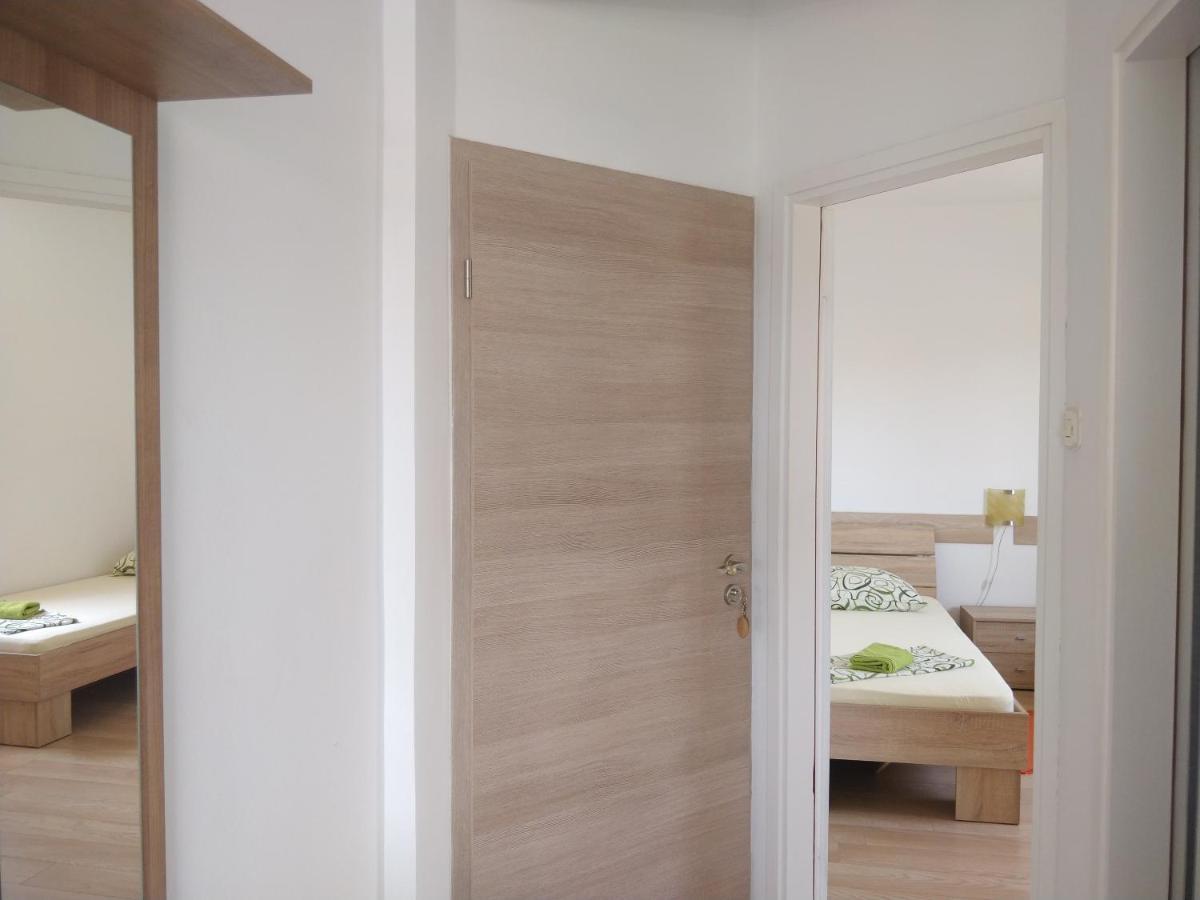 Apartments Booky Новаля Екстериор снимка