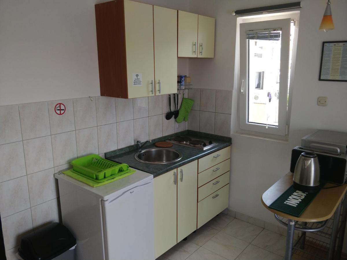 Apartments Booky Новаля Екстериор снимка