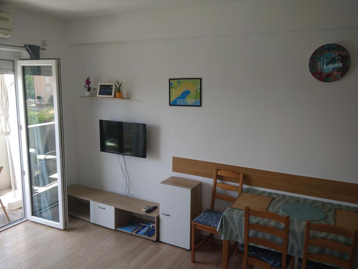 Apartments Booky Новаля Екстериор снимка