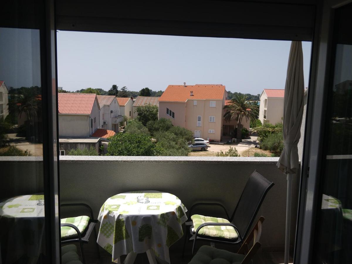 Apartments Booky Новаля Екстериор снимка