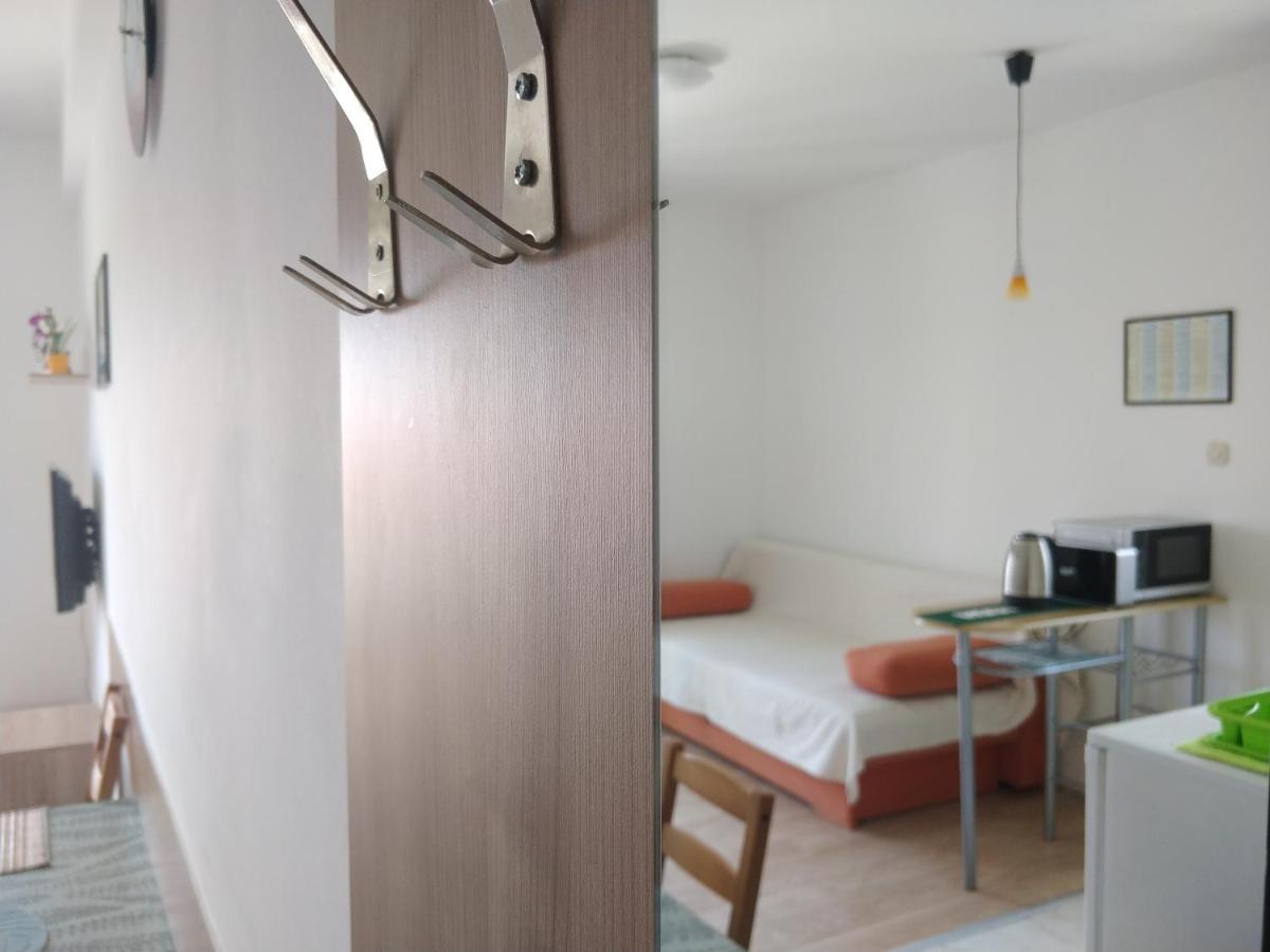 Apartments Booky Новаля Екстериор снимка