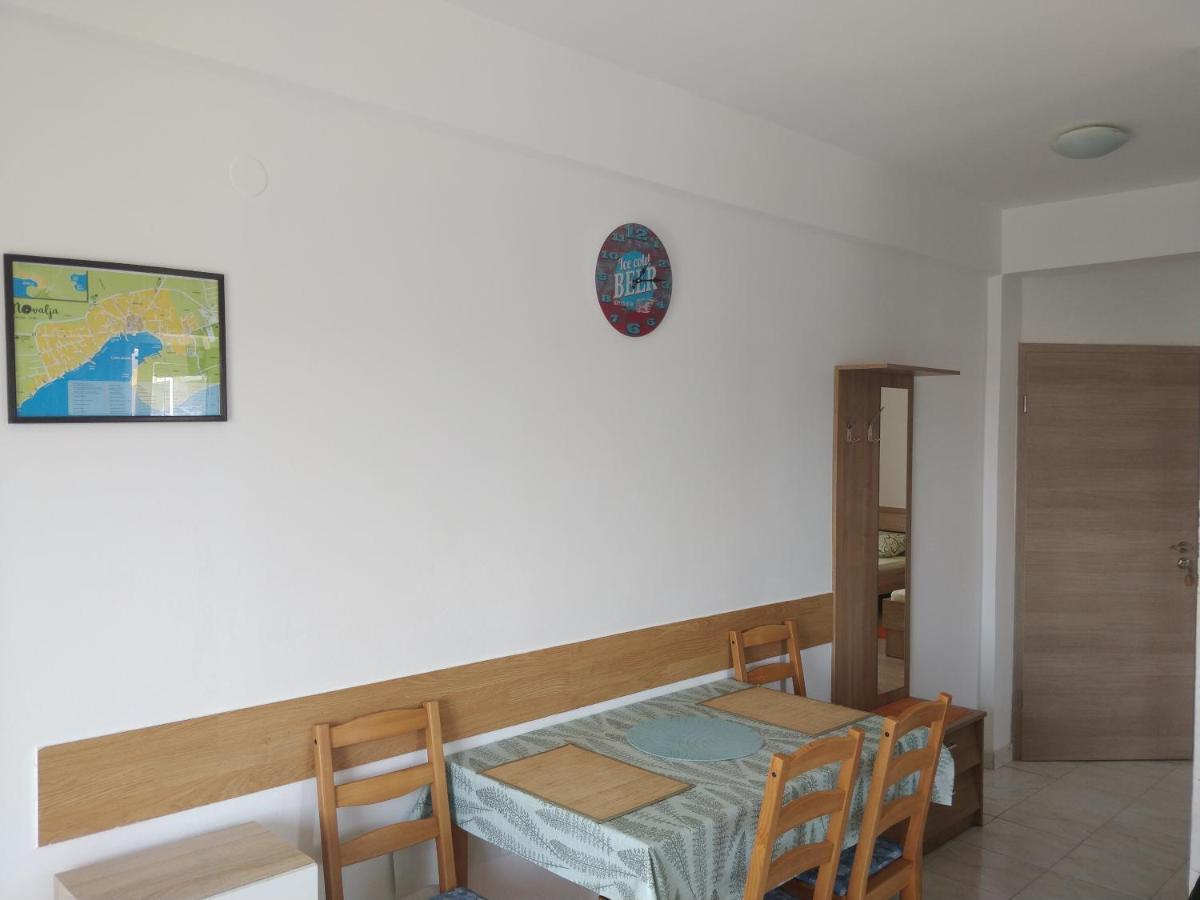 Apartments Booky Новаля Екстериор снимка