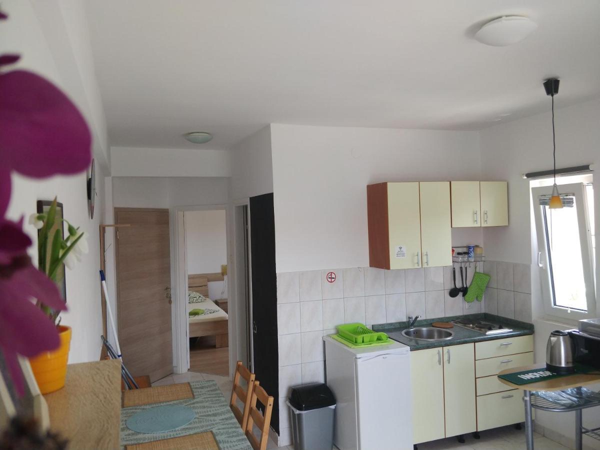 Apartments Booky Новаля Екстериор снимка