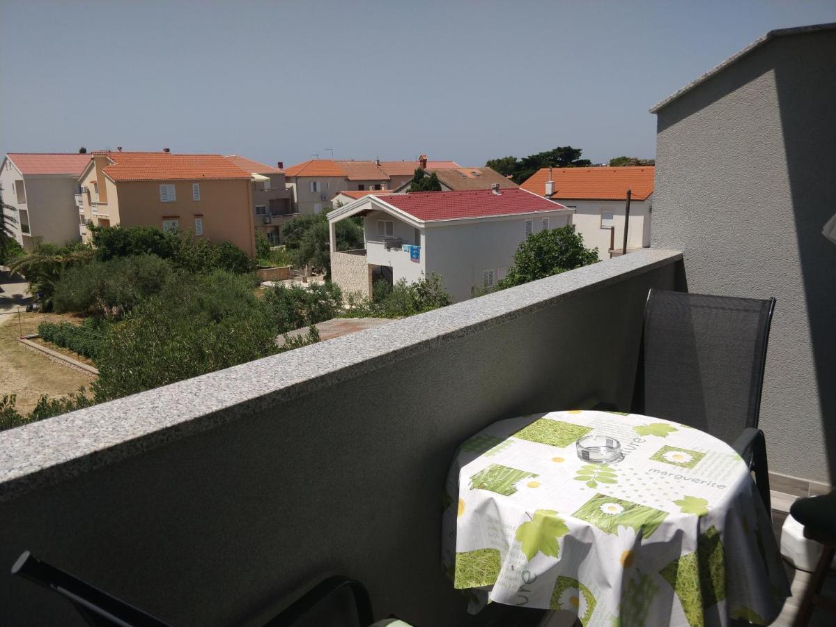 Apartments Booky Новаля Екстериор снимка