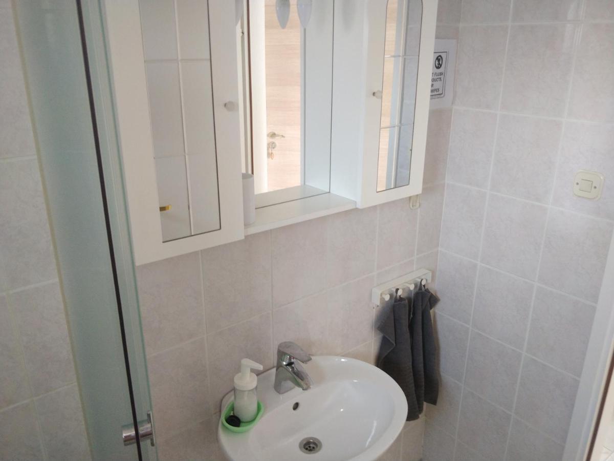 Apartments Booky Новаля Екстериор снимка