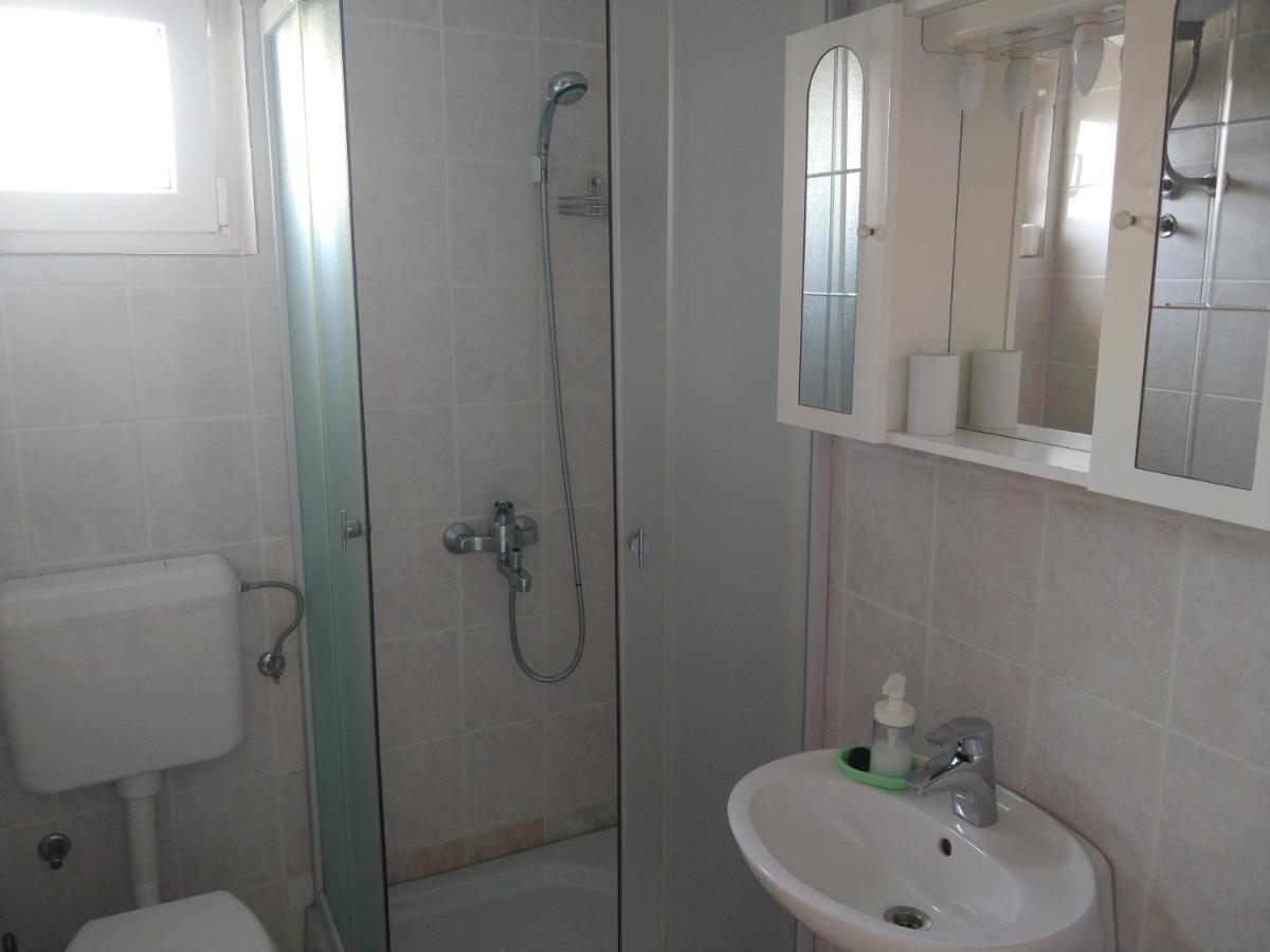 Apartments Booky Новаля Екстериор снимка