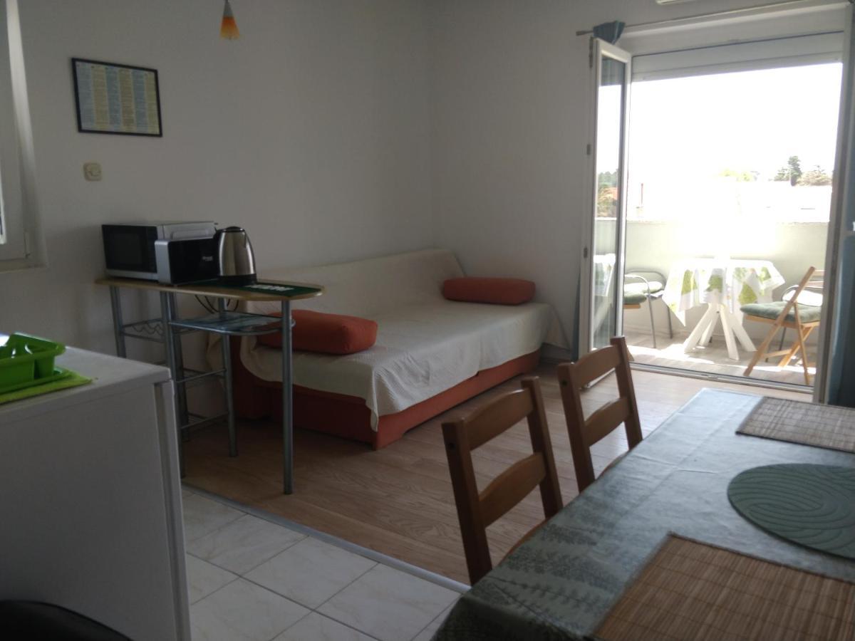 Apartments Booky Новаля Екстериор снимка