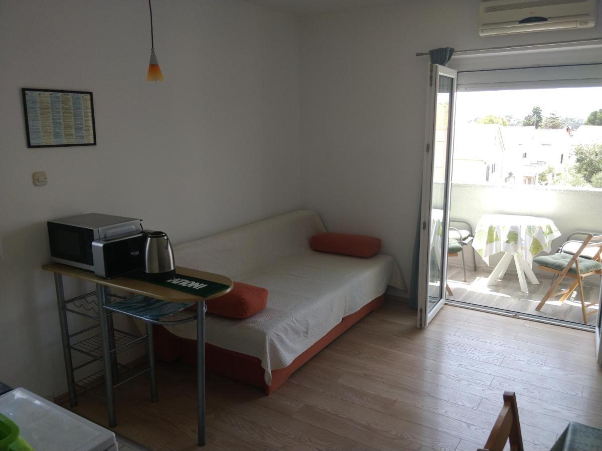 Apartments Booky Новаля Екстериор снимка