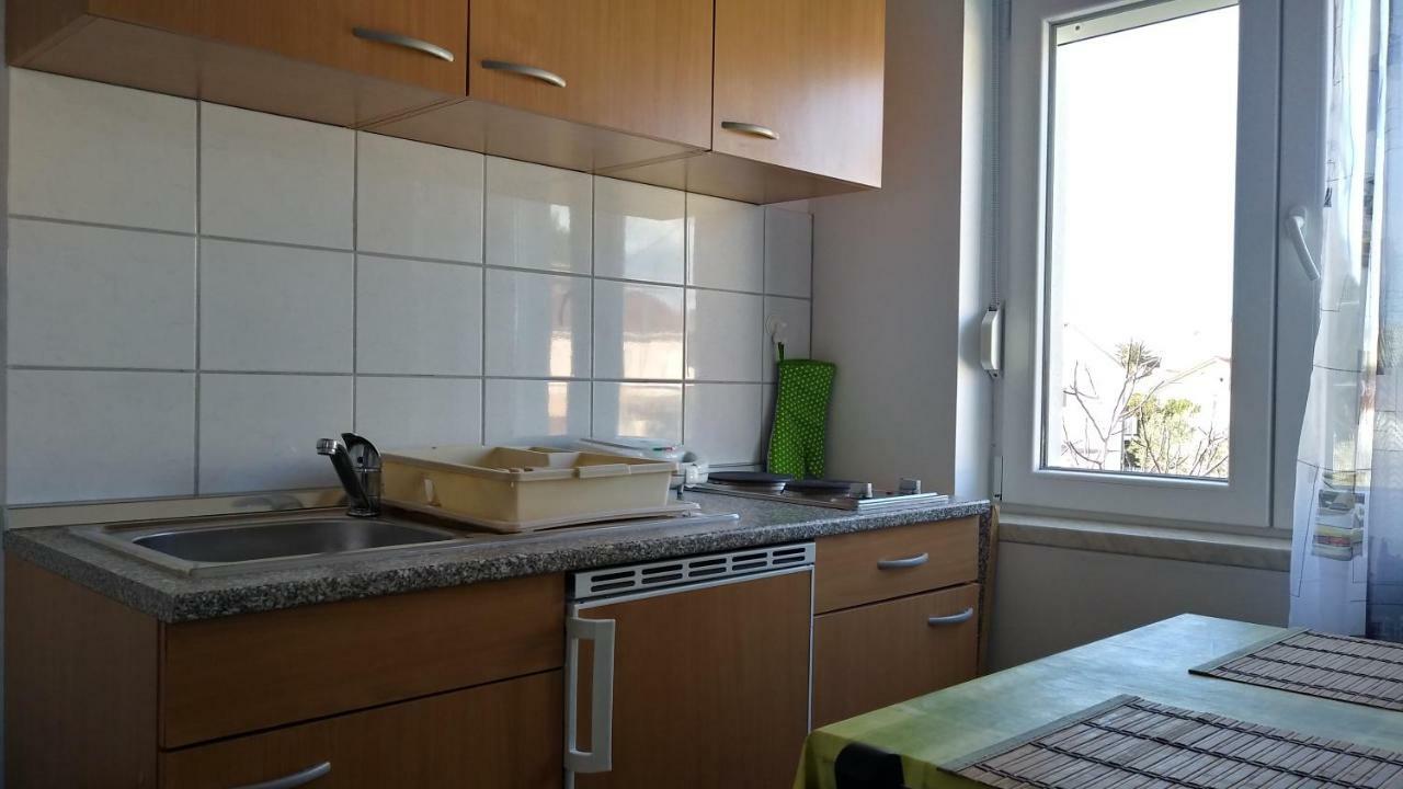 Apartments Booky Новаля Екстериор снимка