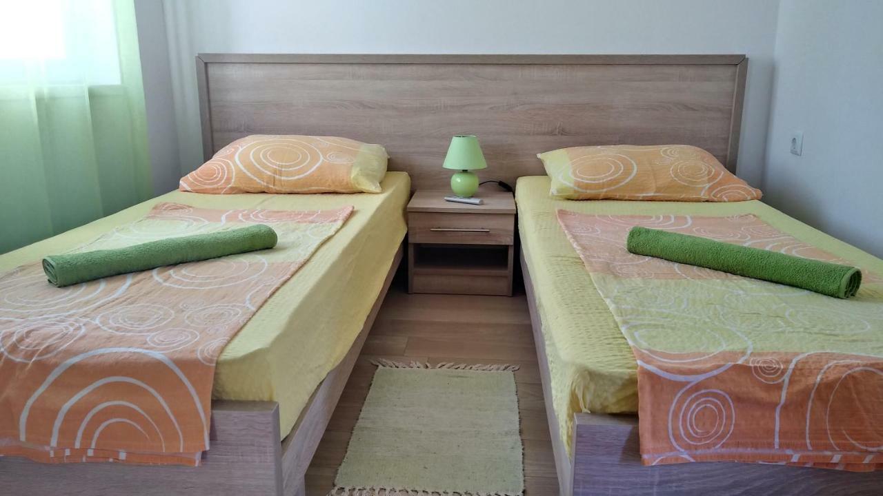 Apartments Booky Новаля Екстериор снимка