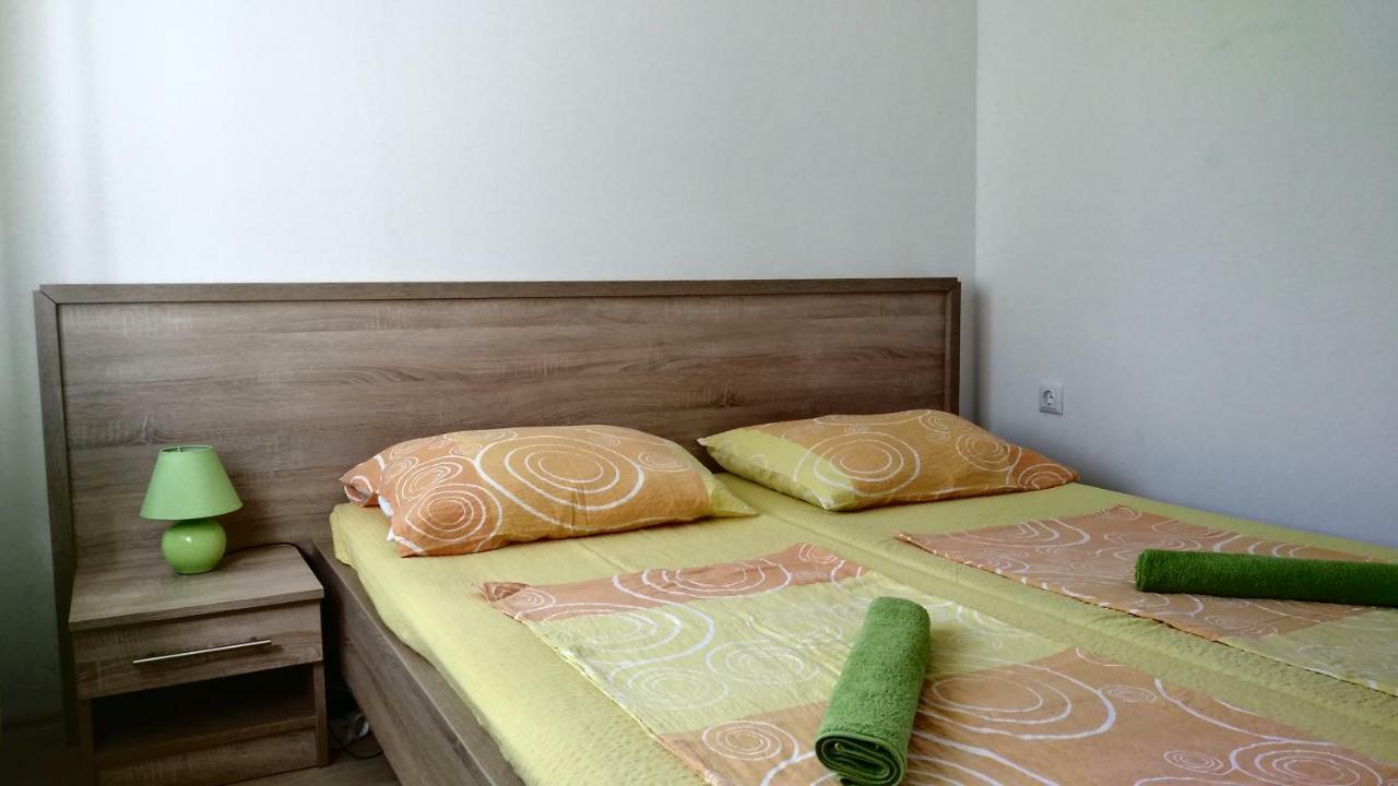 Apartments Booky Новаля Екстериор снимка