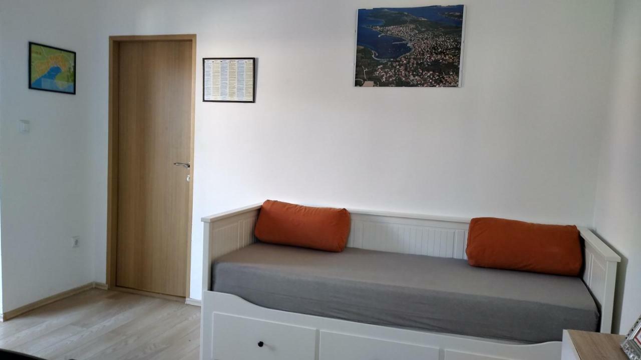 Apartments Booky Новаля Екстериор снимка