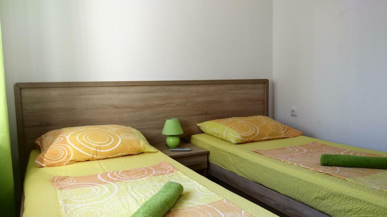 Apartments Booky Новаля Екстериор снимка
