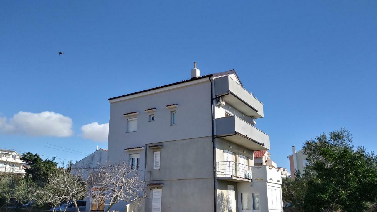 Apartments Booky Новаля Екстериор снимка