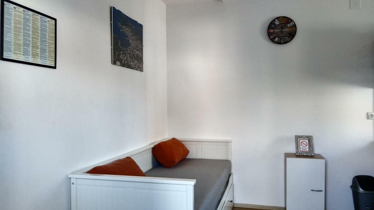 Apartments Booky Новаля Екстериор снимка