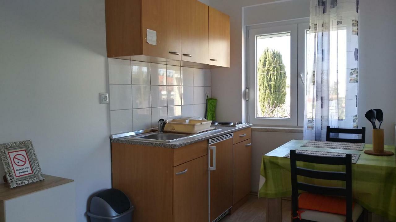 Apartments Booky Новаля Екстериор снимка