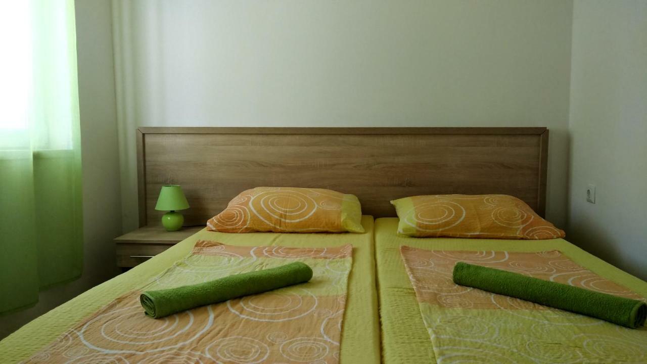Apartments Booky Новаля Екстериор снимка