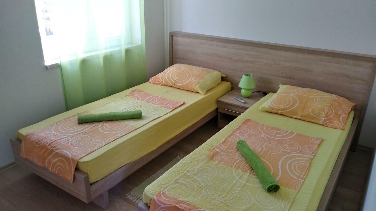 Apartments Booky Новаля Екстериор снимка